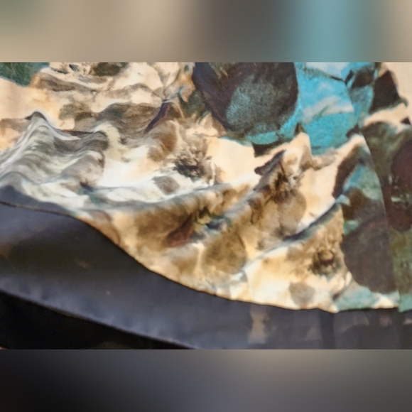 Sleeveless Top with Pleating and Sheer Trim Multi Color Black/Teal/Cream - Picture 5 of 8